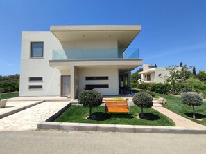Villa | Exterior