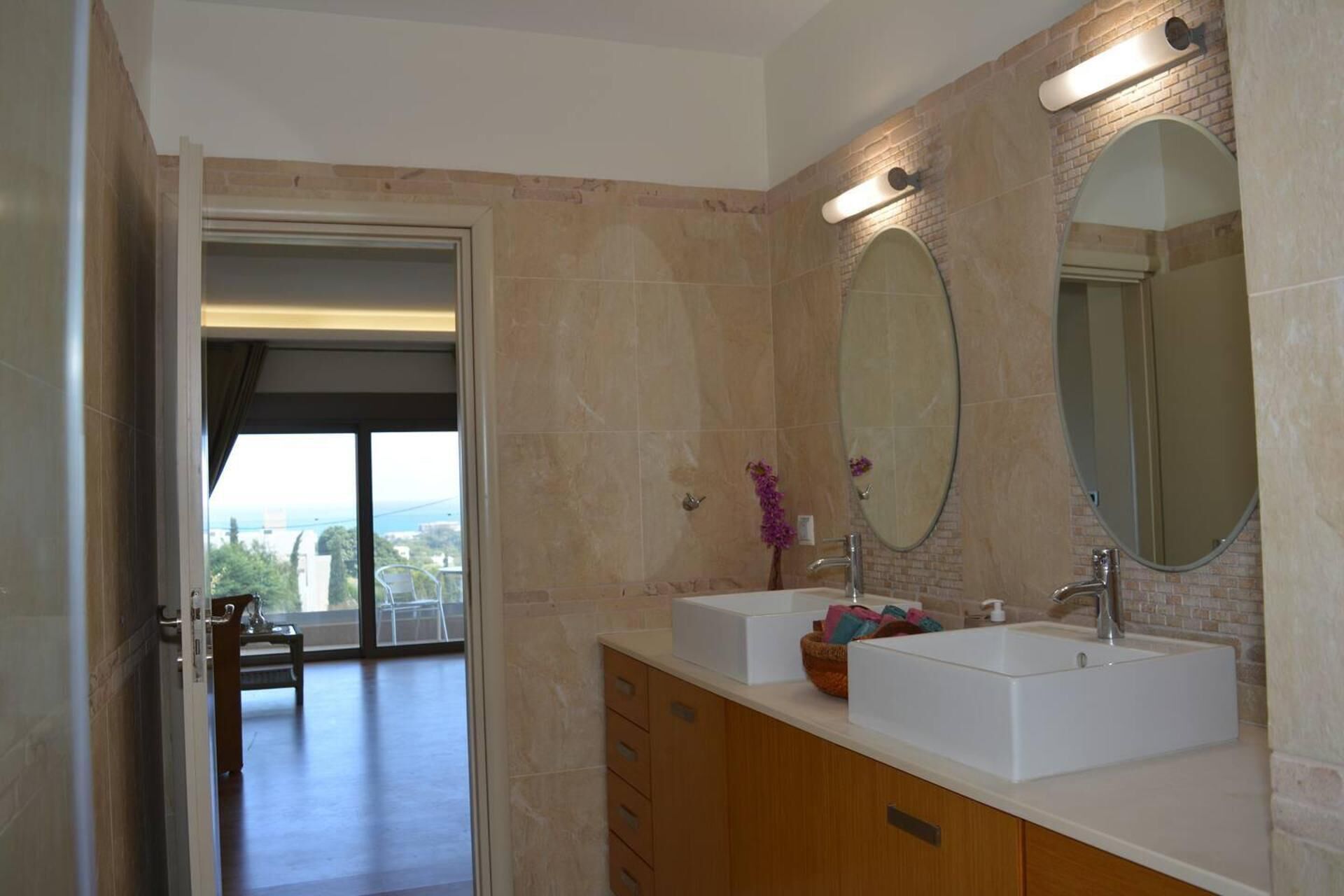 Home21-elegant Spacious Villa-5 min From the Beach