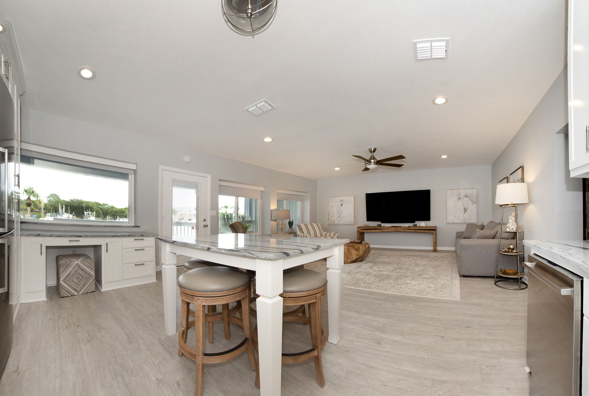 Tide Creek Bungalow, Panacea...Marina/Bay Views, 2 Balconies, Pool, No Boats