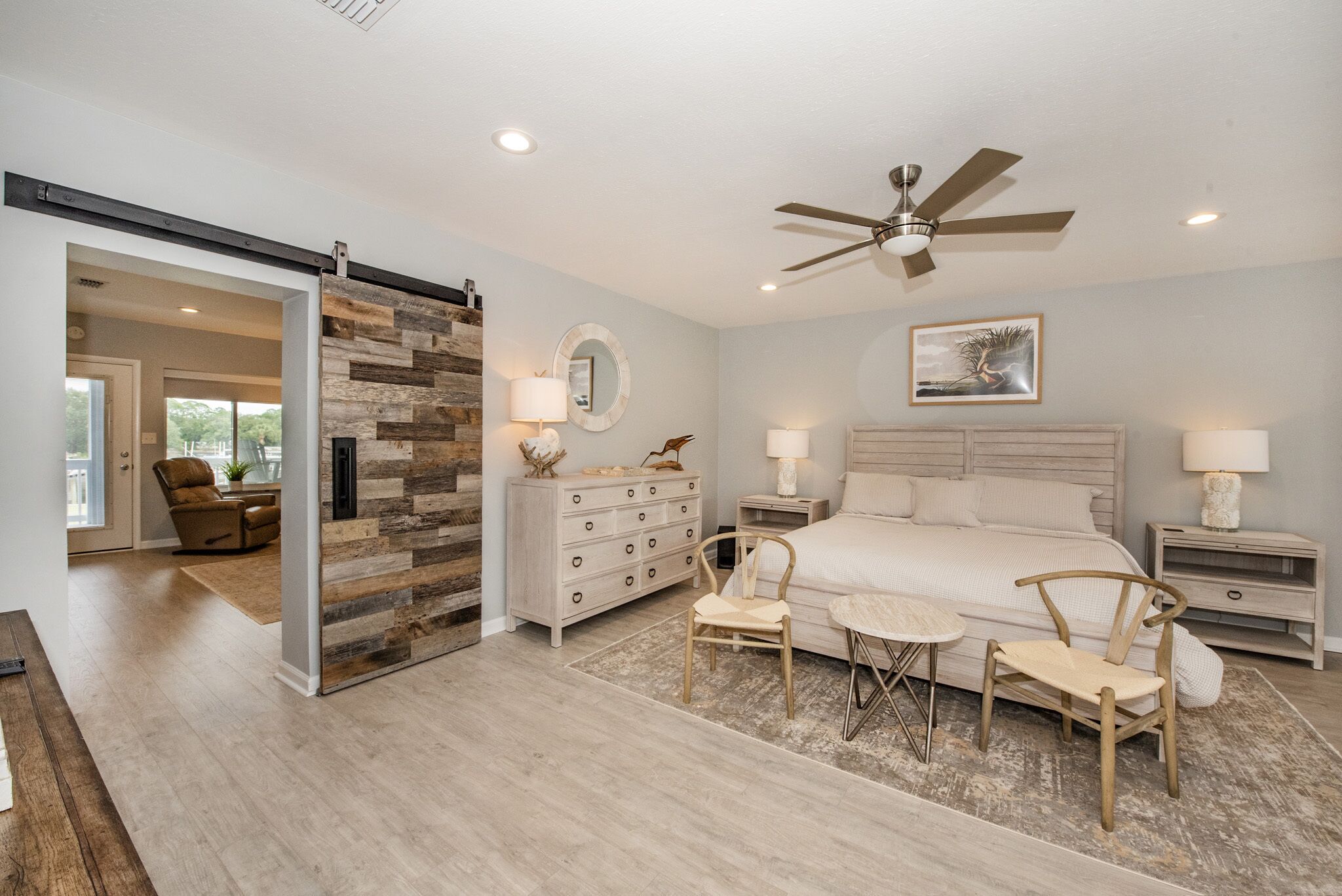 1 多间卧室、办公桌、免费 WiFi、床单