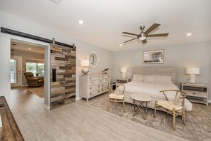 1 bedroom, desk, free WiFi, bed sheets