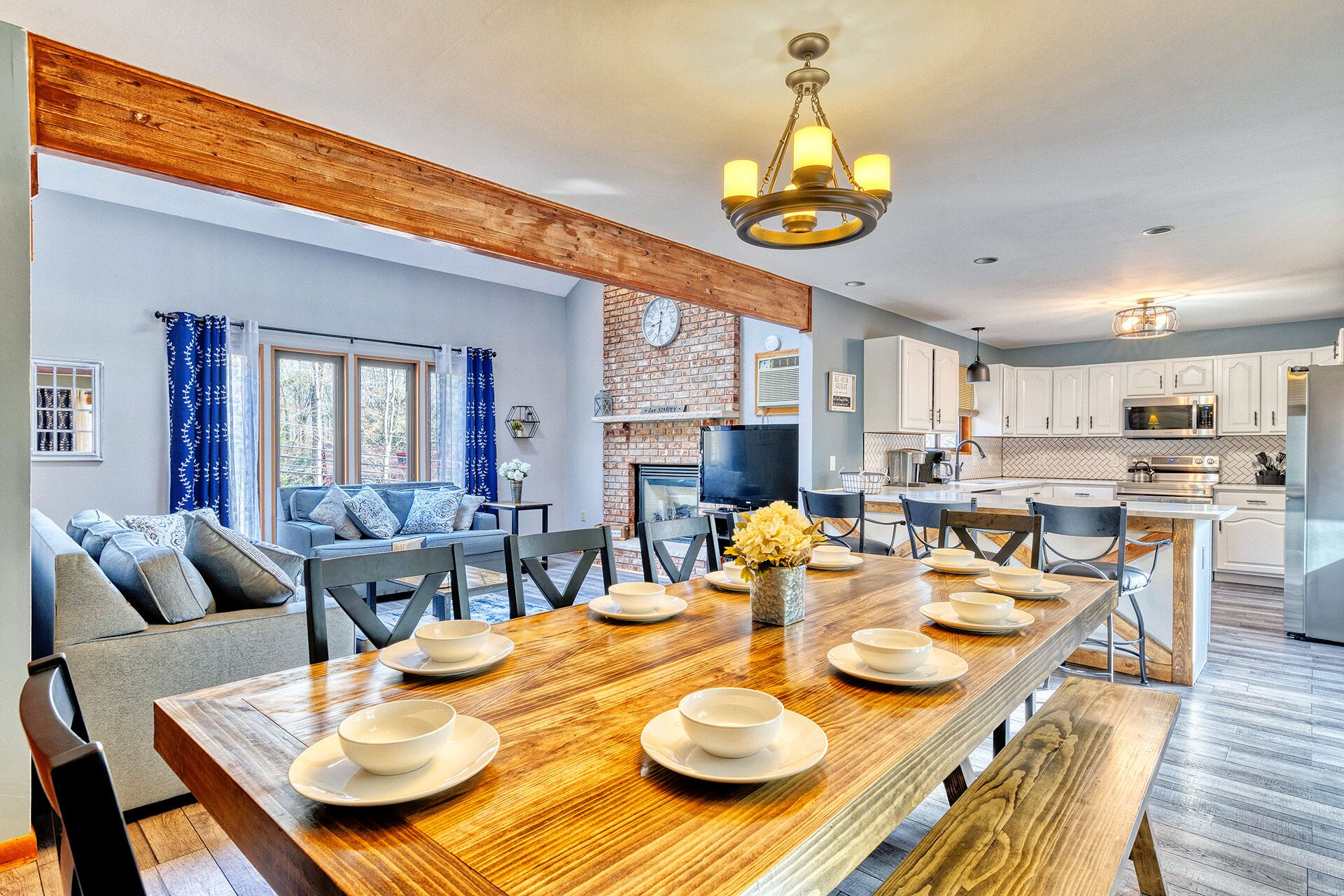 Spacious Home in Lake and Snow Community with Game Room