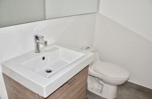 Serviettes fournies, savon, papier toilette