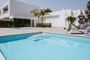 Pool - Stunning modern apartment [118] (Lagos)