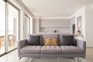 TV - Chic modern apartment [120] (Lagos)