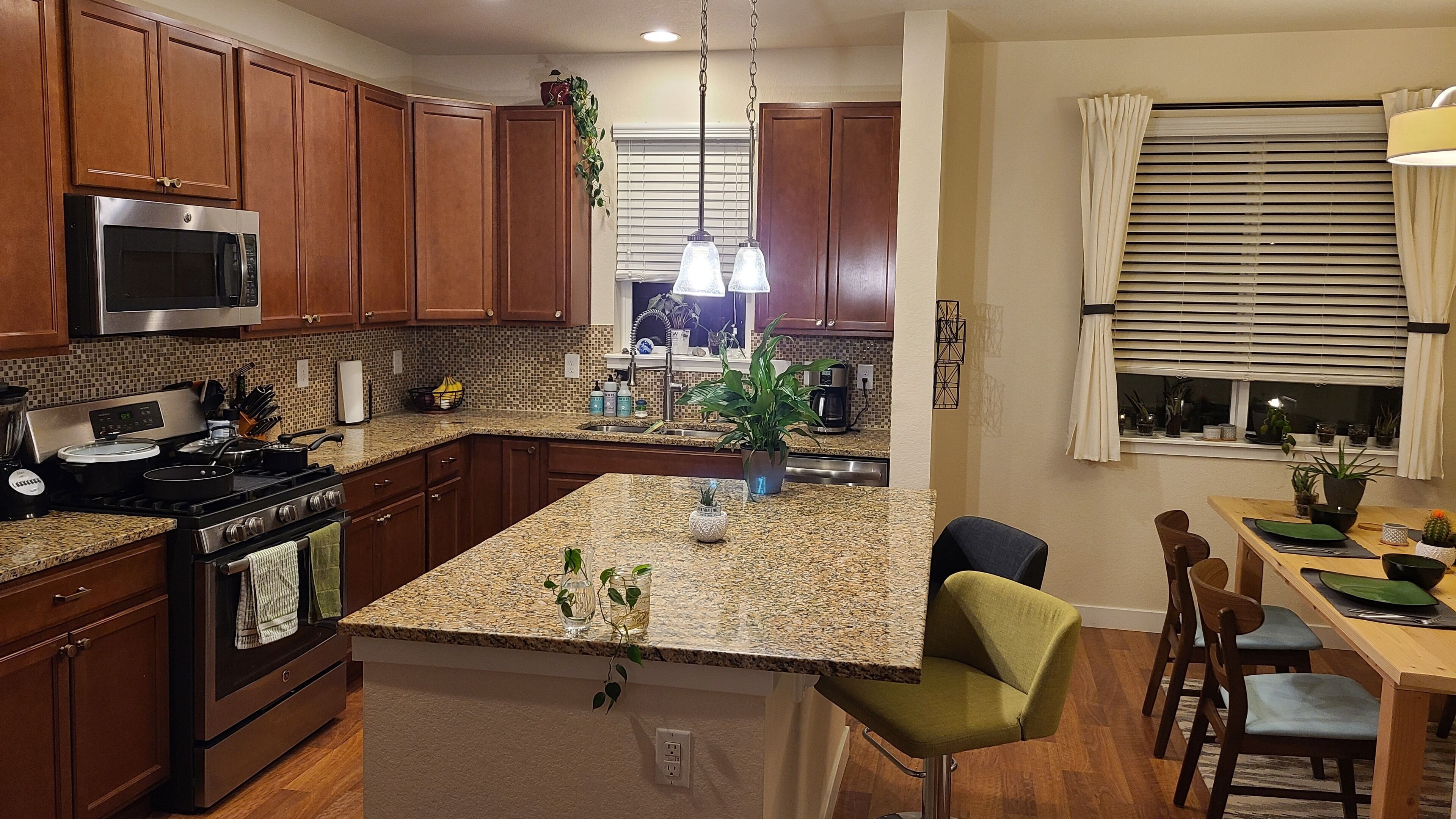 Lowry Gem!! 2 King Bed!! 5✮ Walk Score