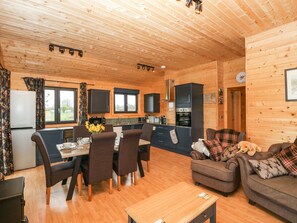 Living area - The Lodge at Crossroads Farm (Bridgwater)