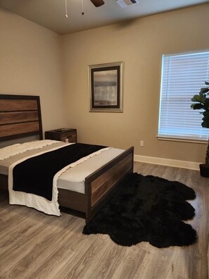 3 chambres, fer et planche à repasser, Wi-Fi, literie fournie