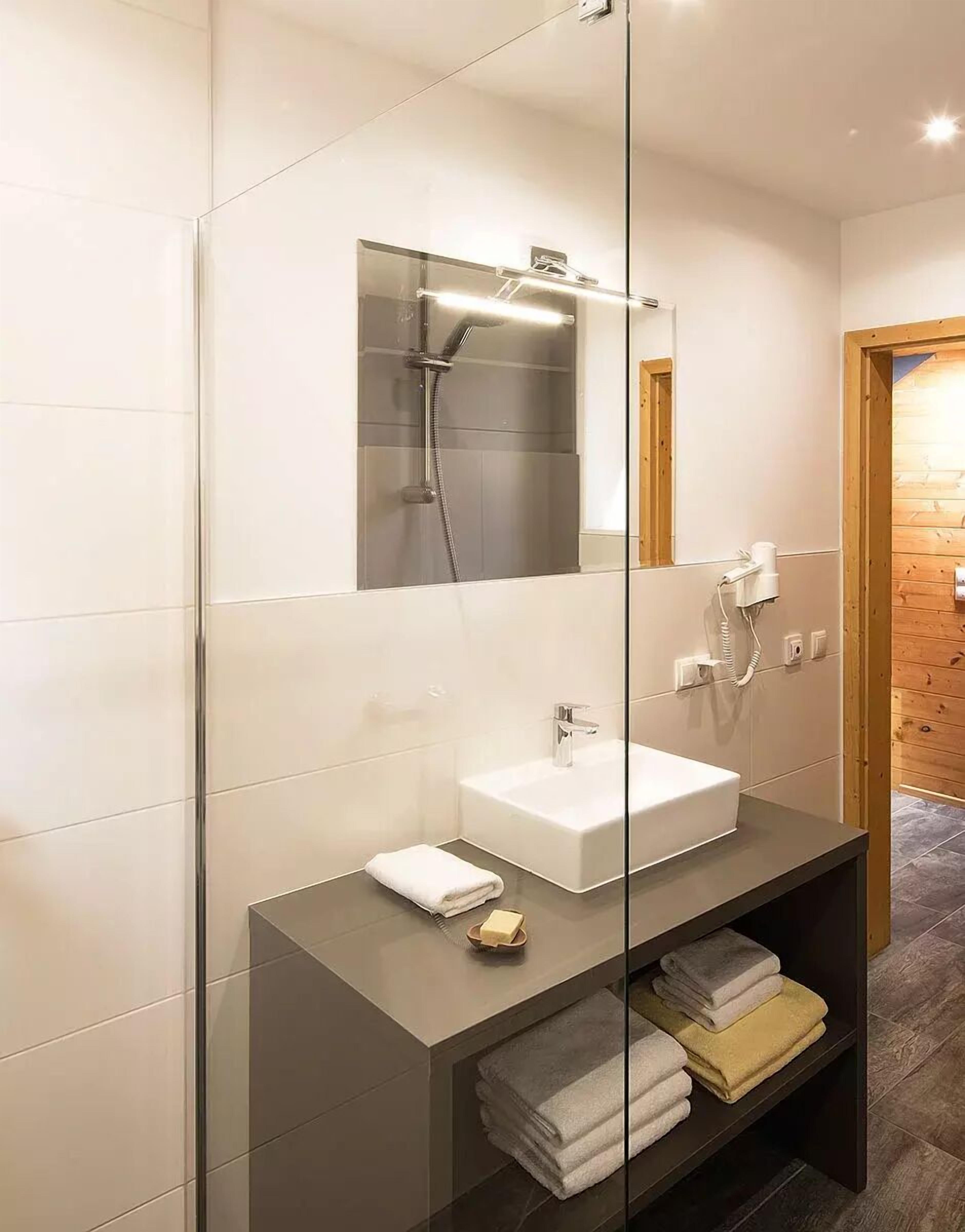 Comfort Chalet, Non Smoking, Mountain View | Bathroom