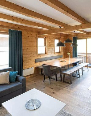 Comfort Chalet, Non Smoking, Mountain View | Living area