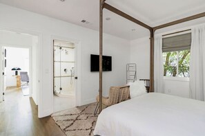 3 habitaciones, escritorio, tabla de planchar con plancha y wifi