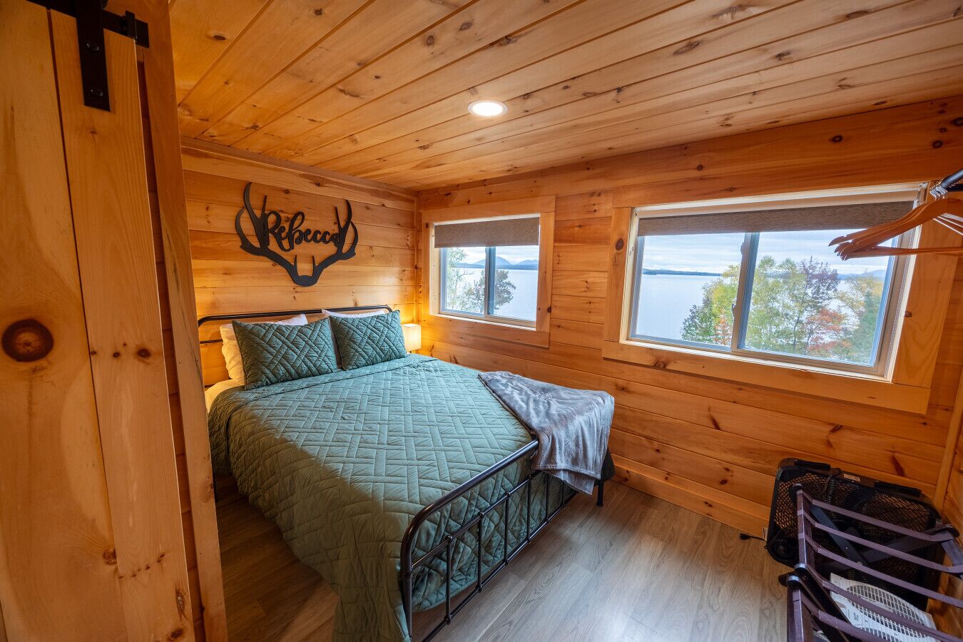 1 dormitorio, tabla de planchar con plancha, cuna de viaje y wifi