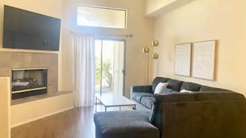Smart TV, fireplace