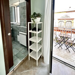 Ylelliset vuodevaatteet, untuvapeitot, Tempur Pedic -patjalliset sängyt