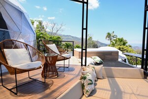 Junior Room | Living area | Smart TV, fireplace, iPod dock