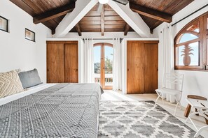 3 bedrooms, iron/ironing board, travel crib, free WiFi