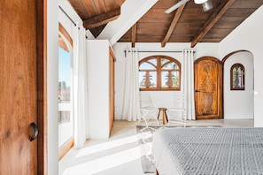 3 bedrooms, iron/ironing board, travel crib, free WiFi