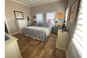 5 bedrooms, WiFi, bed sheets - 5BR Waterfront Paradise I Fish, Relax & Unwind (Port Lavaca)
