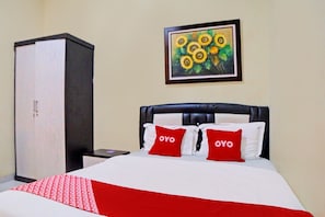 Standard Double Room | Laptop workspace, free WiFi, bed sheets