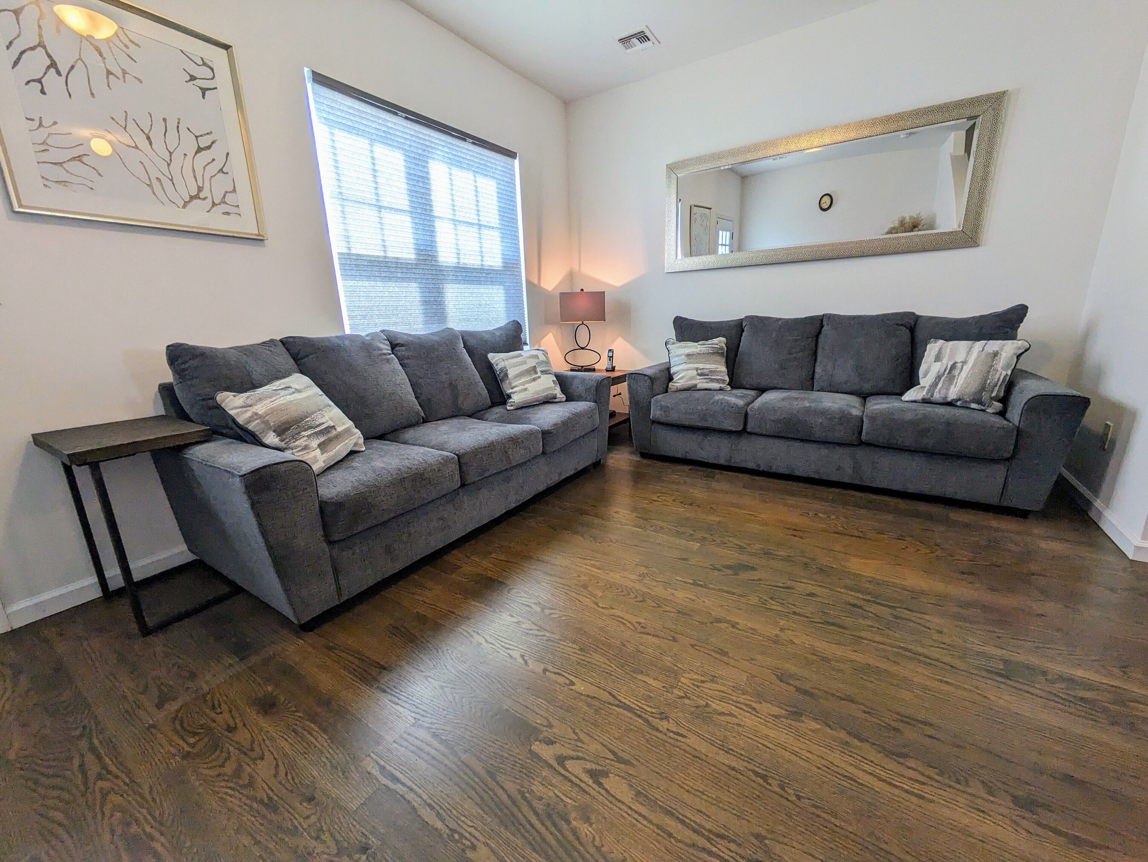 New Modern Townhome With King and Queen Beds Near Beach