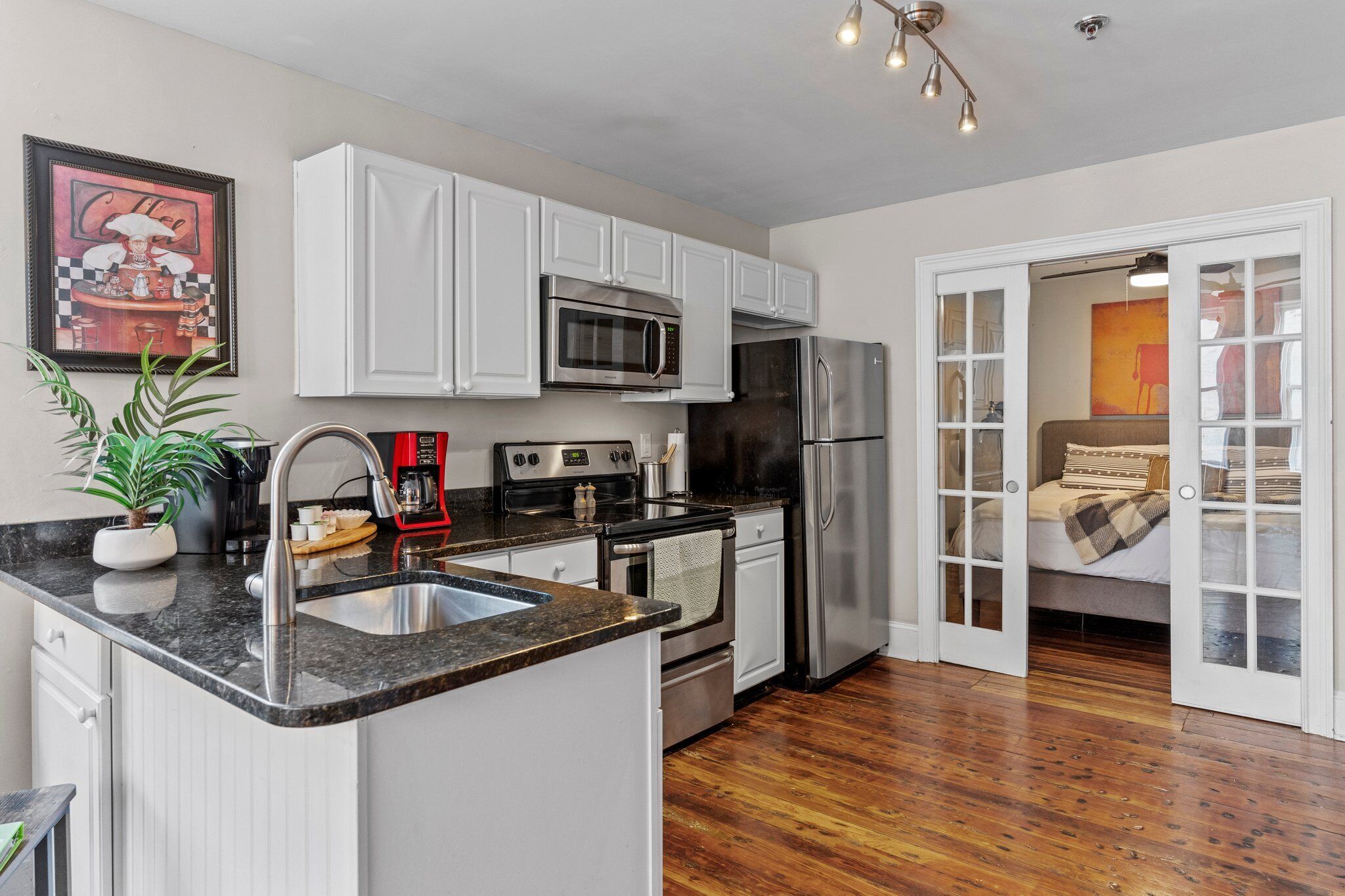 冰箱、微波炉、烤箱、炉灶