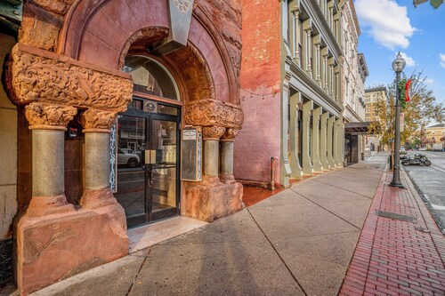 Cozy Convenient downtown Condo