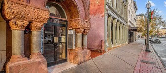 Cozy Convenient downtown Condo