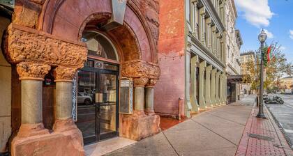 Cozy Convenient downtown Condo