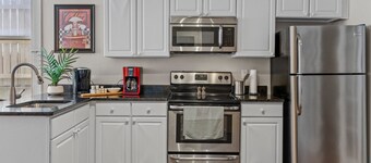 Cozy Convenient downtown Condo