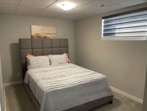 2 bedrooms, WiFi, bed sheets - Classy, Functional & Modern Spaces : Teahomes (Winnipeg)