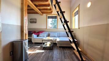 Comfort Loft | Individually decorated, desk, laptop workspace, free WiFi