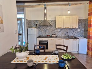 Fridge, oven, stovetop, dishwasher - House 2 in the countryside, near the town center and the sea (Castelsardo)