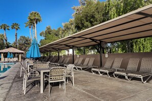 Outdoor dining - COACHELLA Marriott Desert Spring Villas 2, Full Kitchen (Palm Desert)