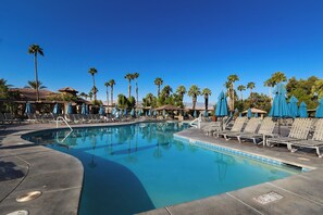 Outdoor pool - COACHELLA Marriott Desert Spring Villas 2, Full Kitchen (Palm Desert)