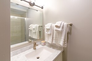 Bathroom - The Luckman Apartments by Barsala (Cleveland)
