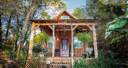 Little Reata at Lake Cabin Escapes w/ firepit