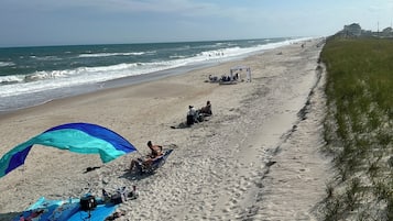 沙滩椅、沙滩毛巾