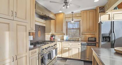 Hot Tub, Fire Pit, Game Room, Family Getaway