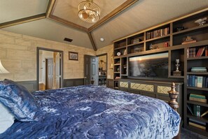 4 bedrooms, desk, iron/ironing board, travel crib