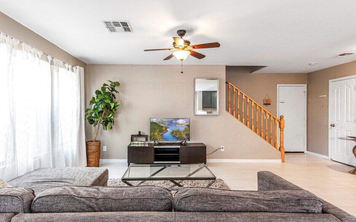 Backyard Oasis - 3BR Home Mins to Top Attractions