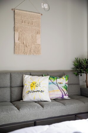 Deluxe Double Room, City View | Frette Italian sheets, premium bedding, minibar, individually decorated - Hotel Jonian (Sarandë)