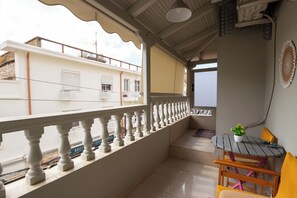 Deluxe Double Room, Balcony, City View | Balcony - Hotel Jonian (Sarandë)