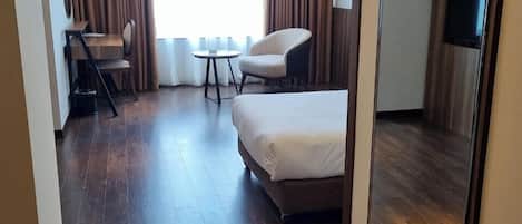 In-room safe, free WiFi, bed sheets