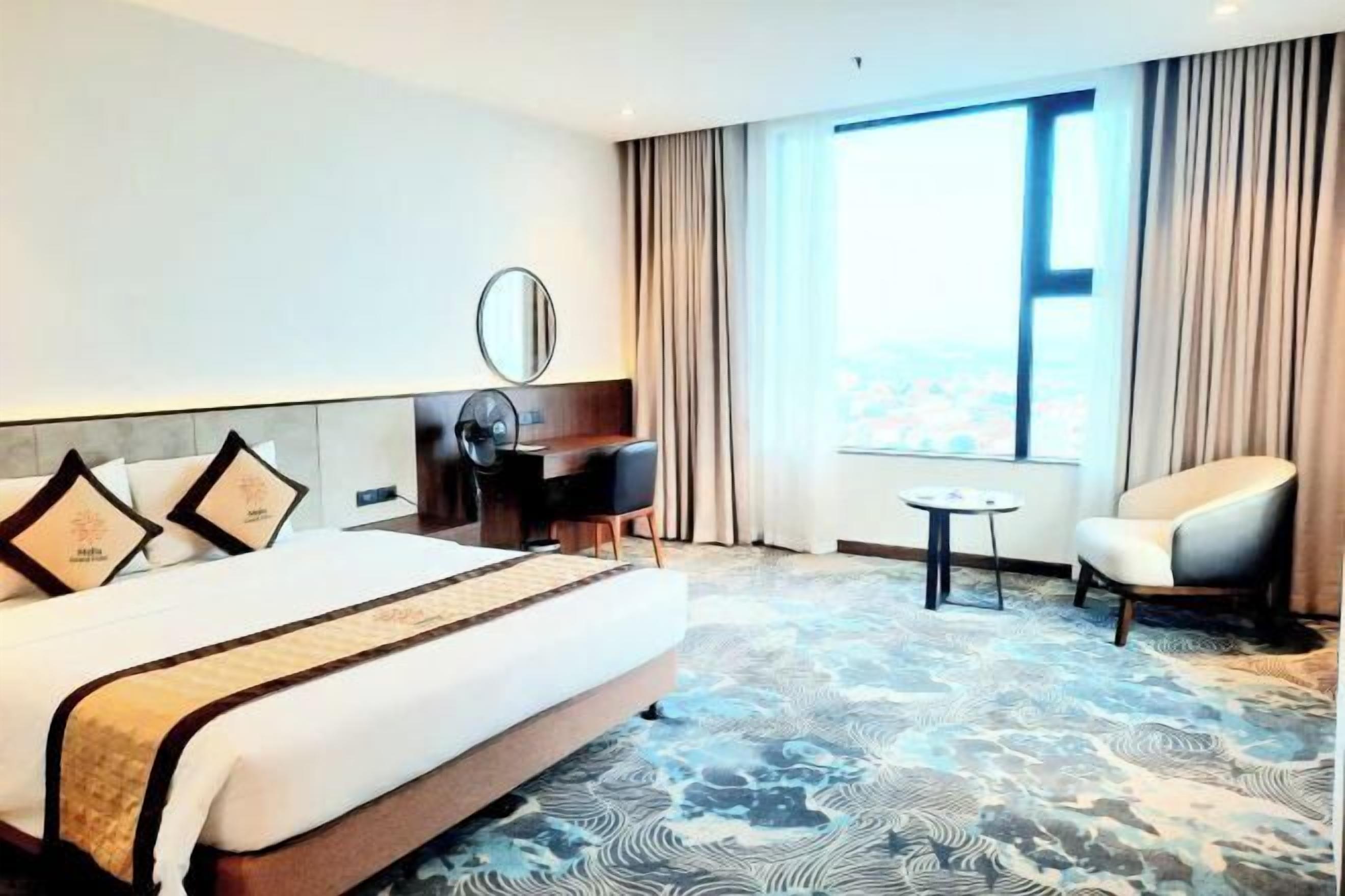 In-room safe, free WiFi, bed sheets