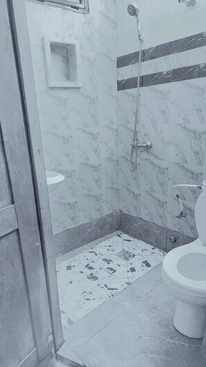 Singola Standard | Bagno | Doccia, doccia idromassaggio, asciugamani, sapone