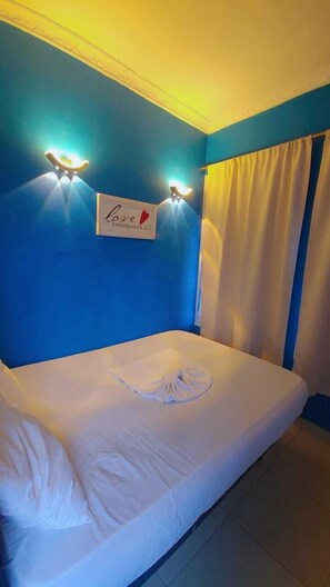 Signature Studio, Balcony | Individually decorated, individually furnished, blackout drapes - Mike's Flat hotel (Kinshasa)