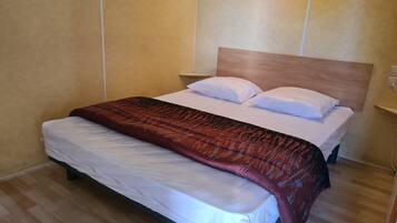 2 habitaciones, escritorio, wifi gratis y ropa de cama