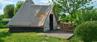 Tipi Glamping Confortable