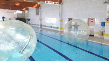 Piscine couverte, piscine extérieure