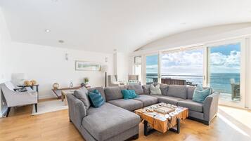 Smart-TV, Bücher, Stereoanlage